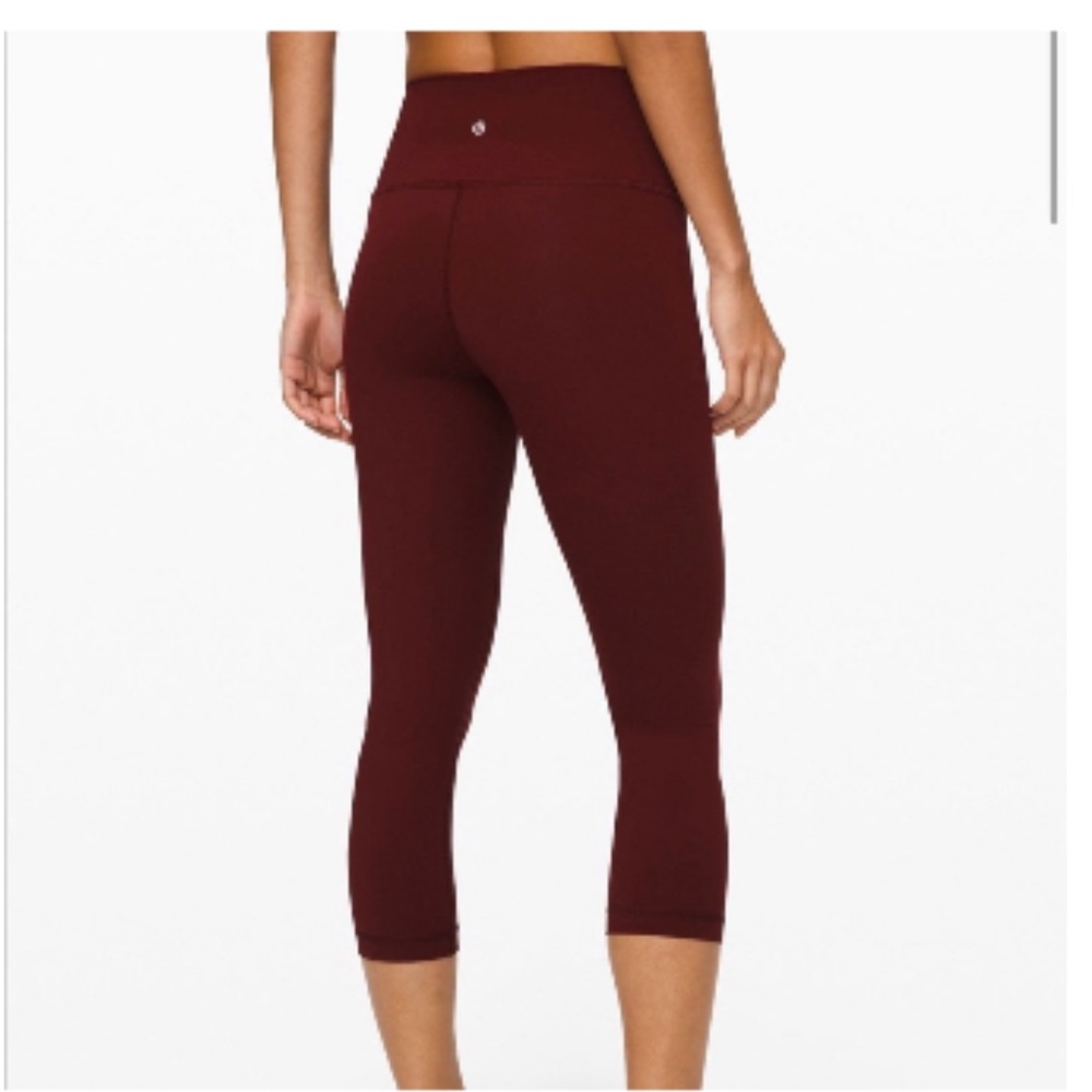 FINAL SALELululemon Wunder Under 3/4 Crop Leggings